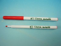 Značkovač na textil - barva červená